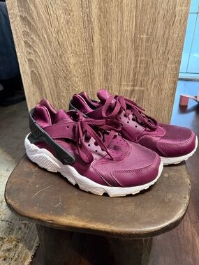 Nike Women’s Huarache Shoes